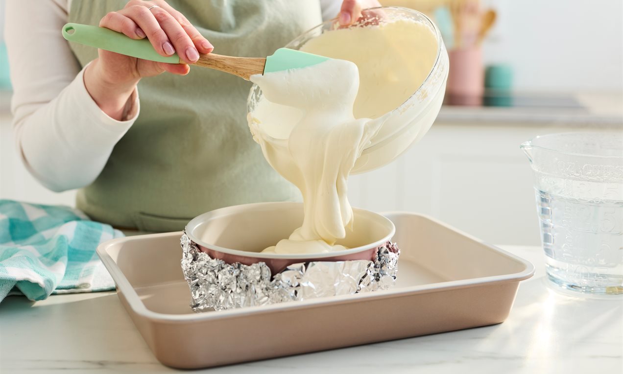 Waterbath cheesecake adding in mixture