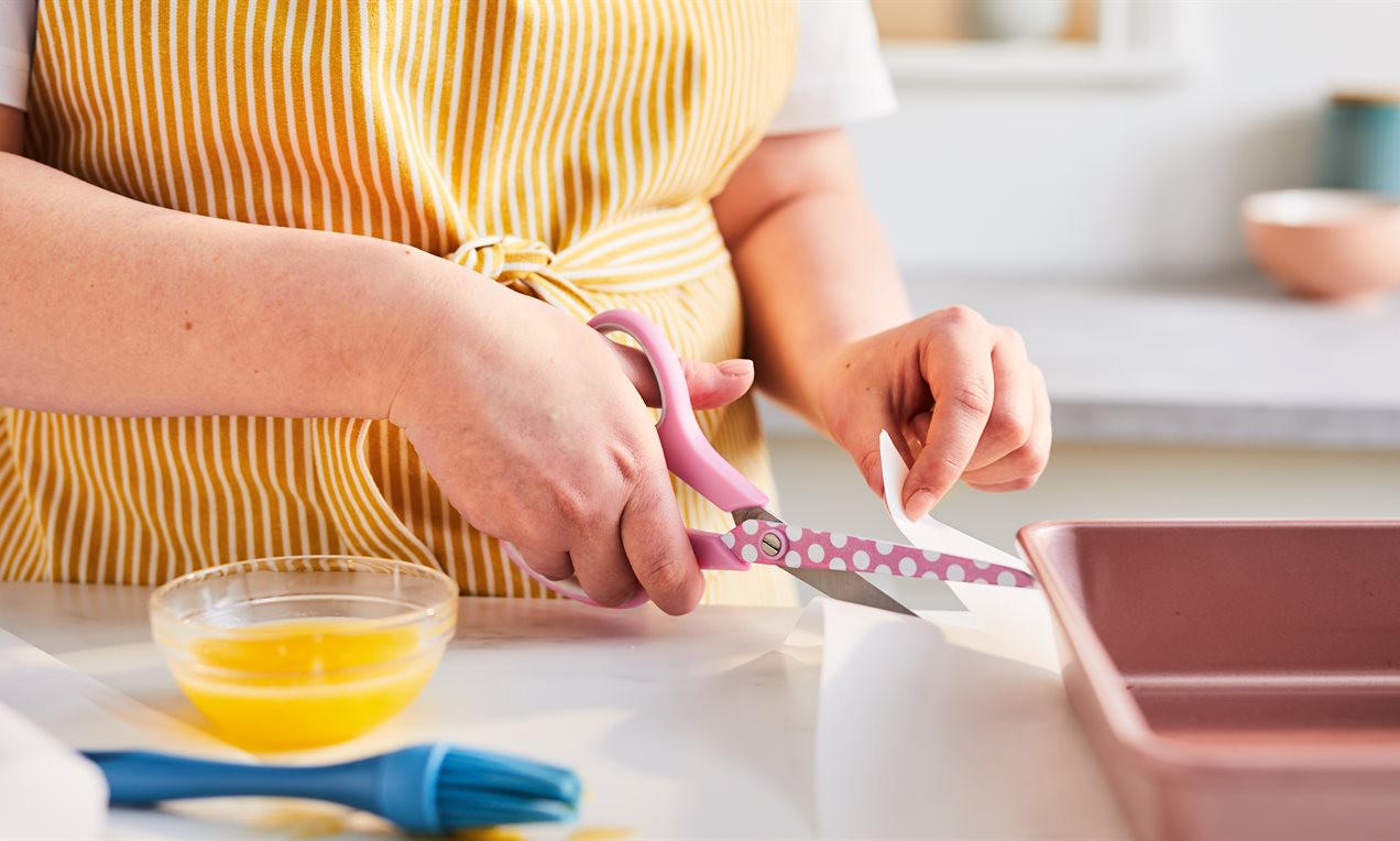 Picture - Measuring Baking Paper