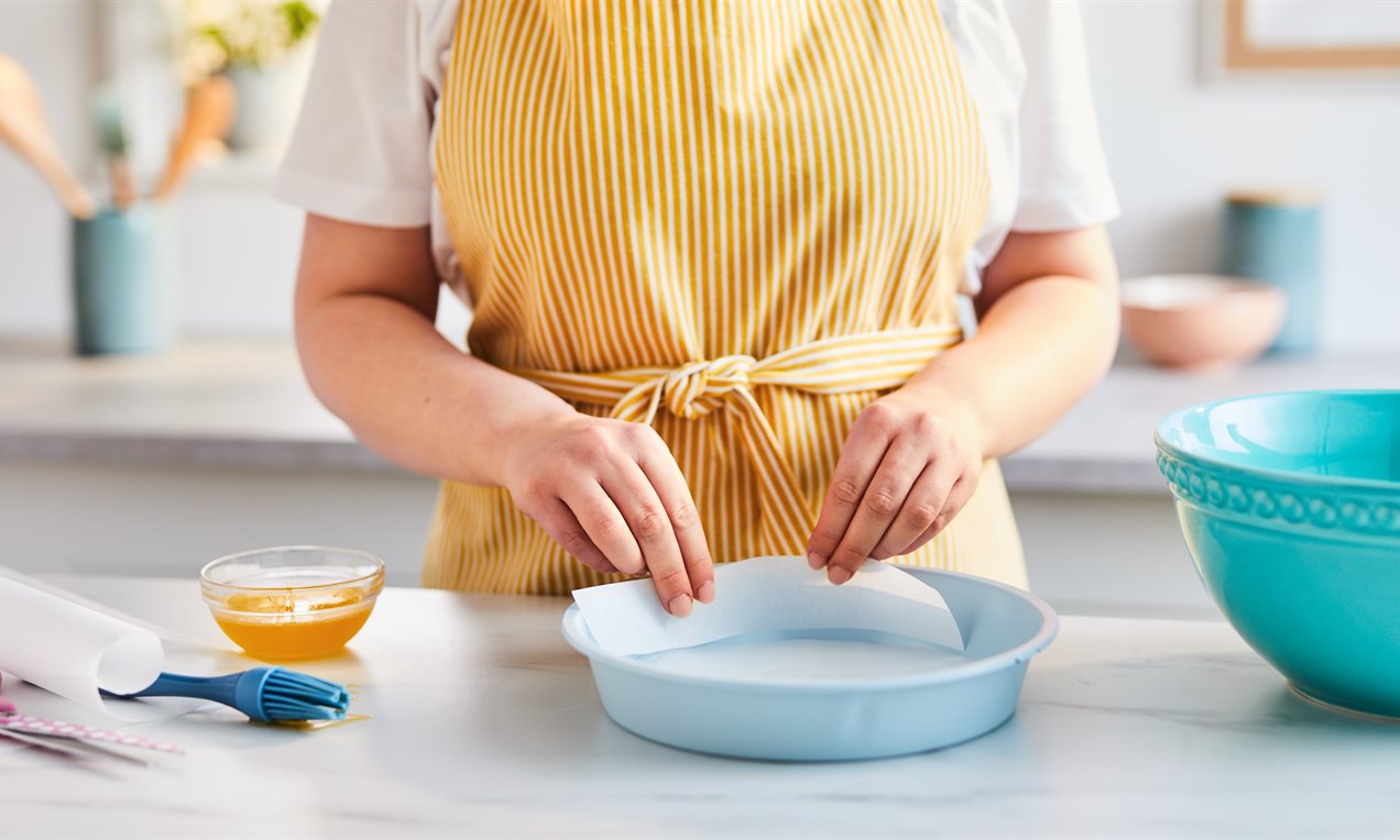 Picture - Measuring Circle Cake Tin- IN the Text