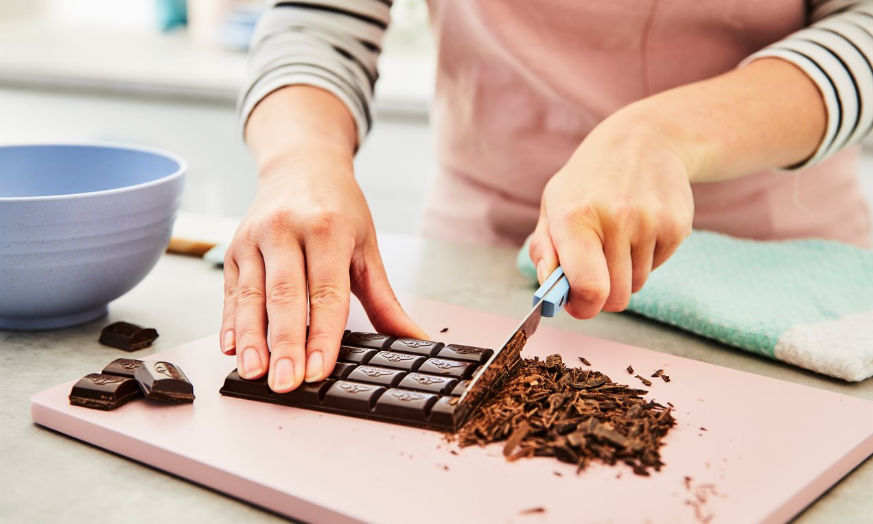 Picture - Chopping Chocolate