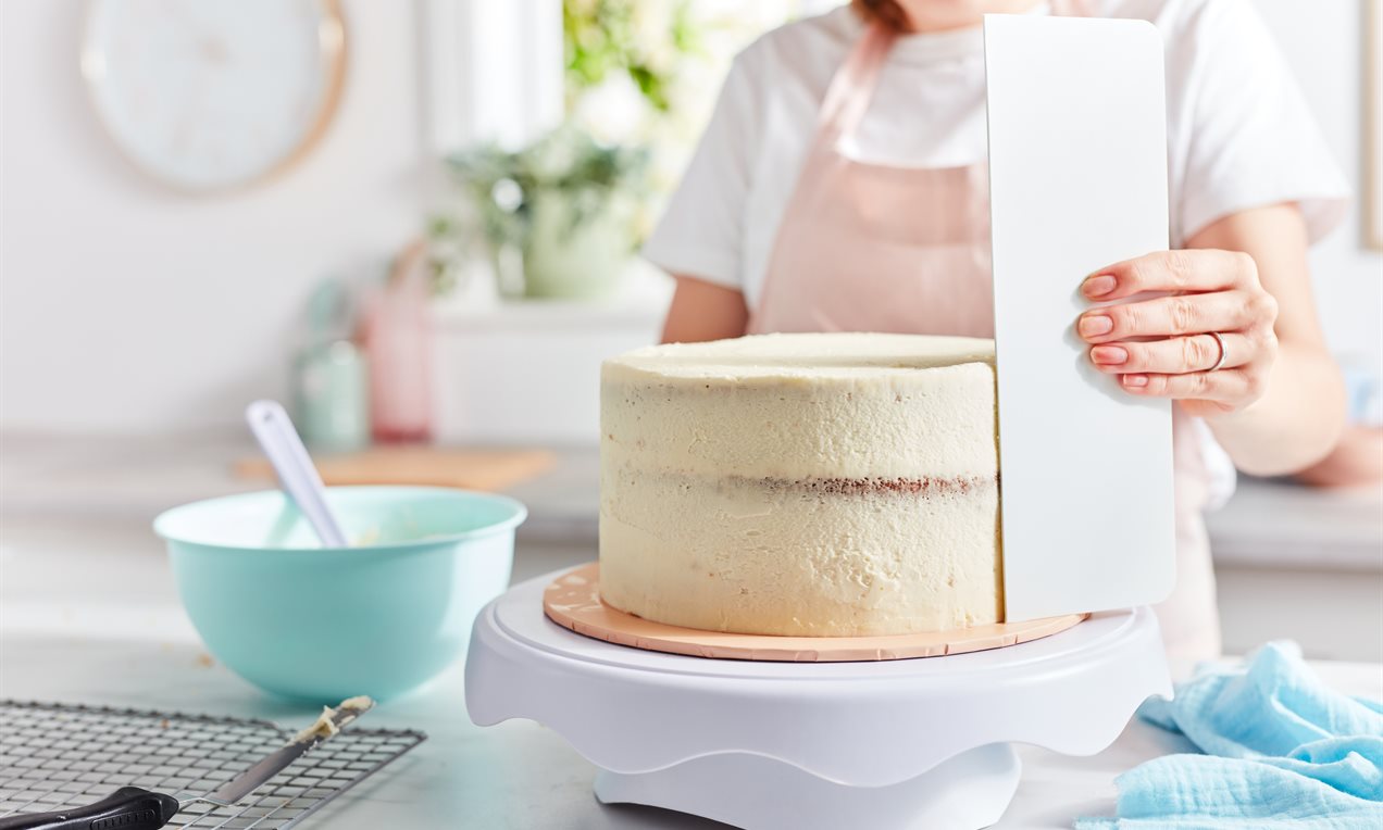 Picture - Smoothing buttercream onto a cake