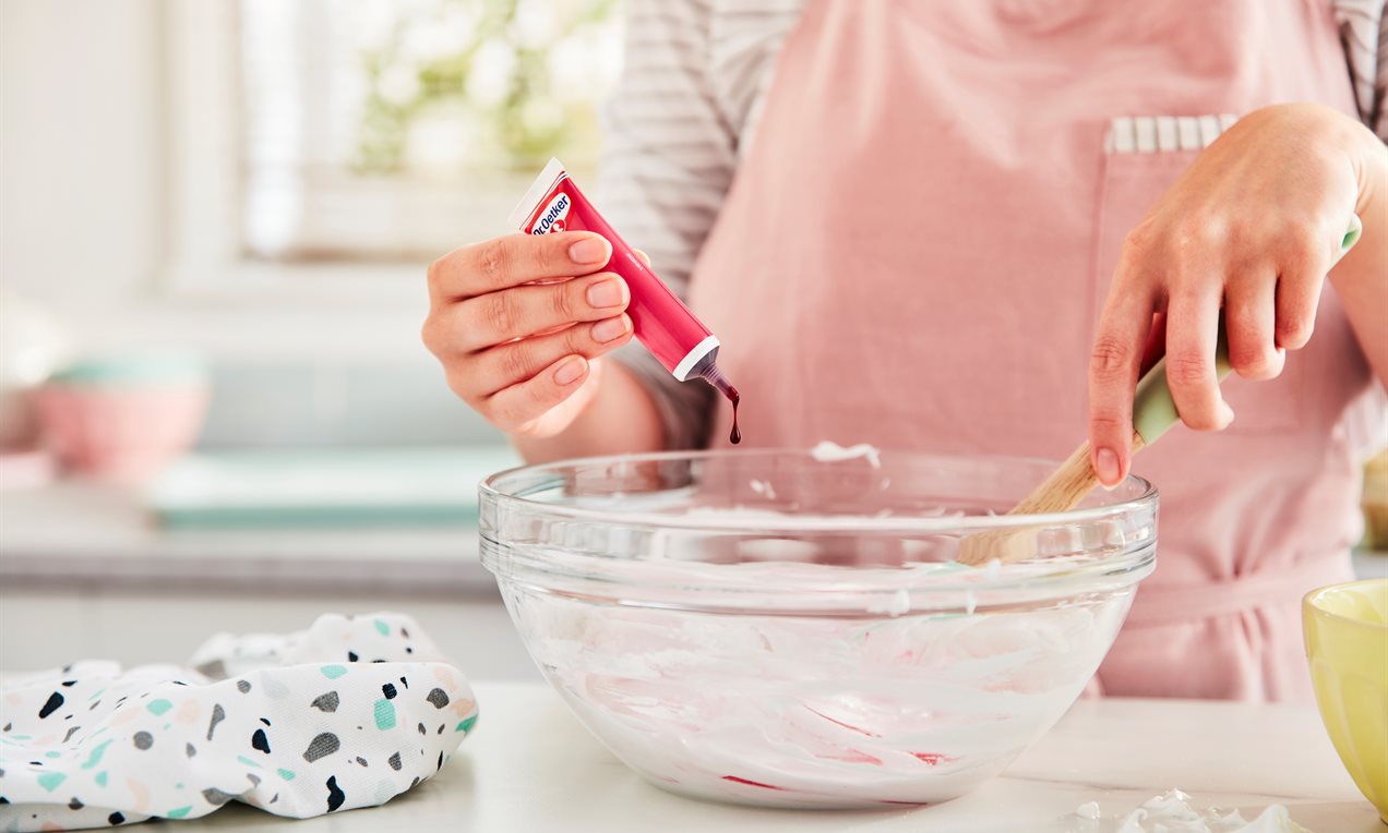 Adding Colour Gel to meringue
