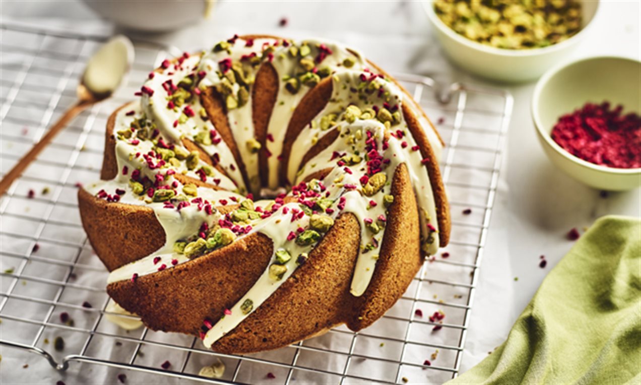 Lemon, Pistachio and Raspberry Bundt Cake Recipe | Dr. Oetker
