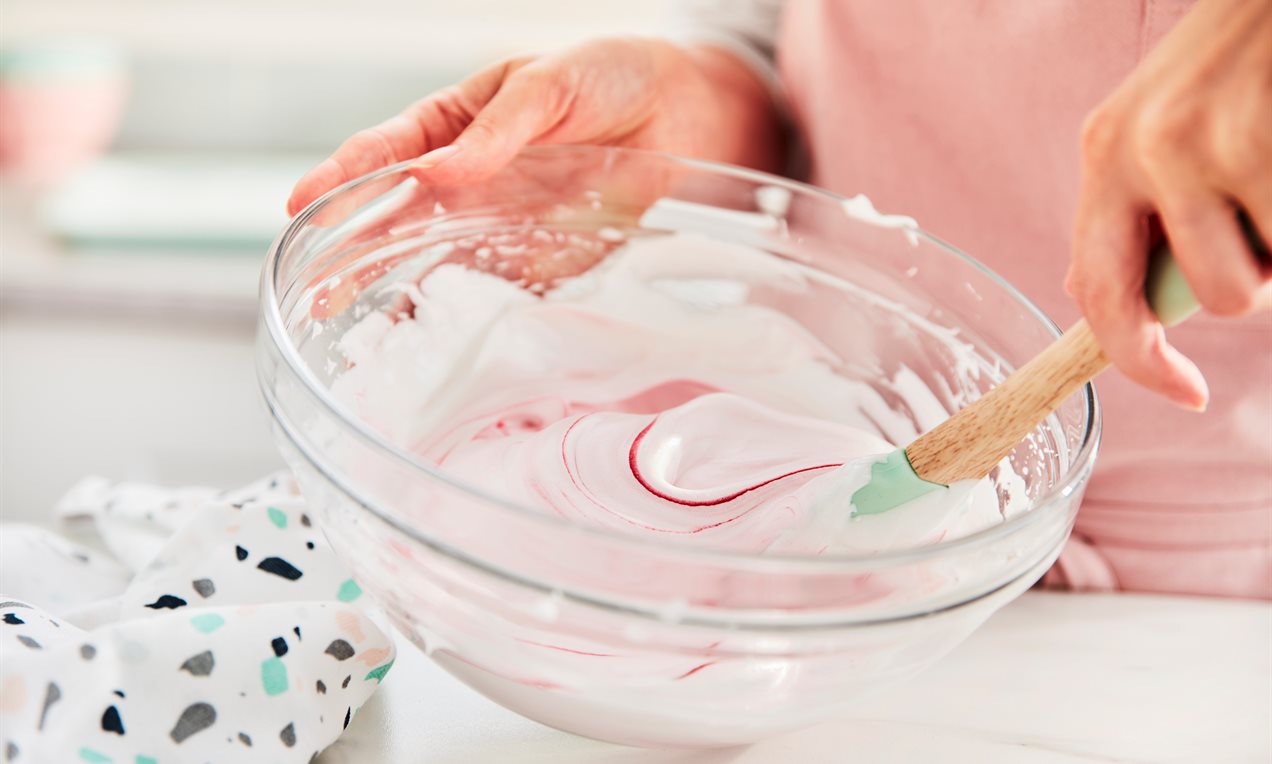 Stirring colour gel into meringue