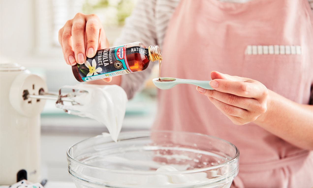 Picture - Adding vanilla extract to meringue