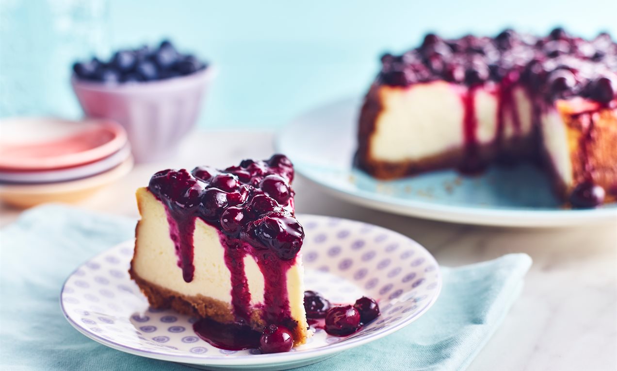 Best Baked Vanilla Cheesecake with Blueberry Compote