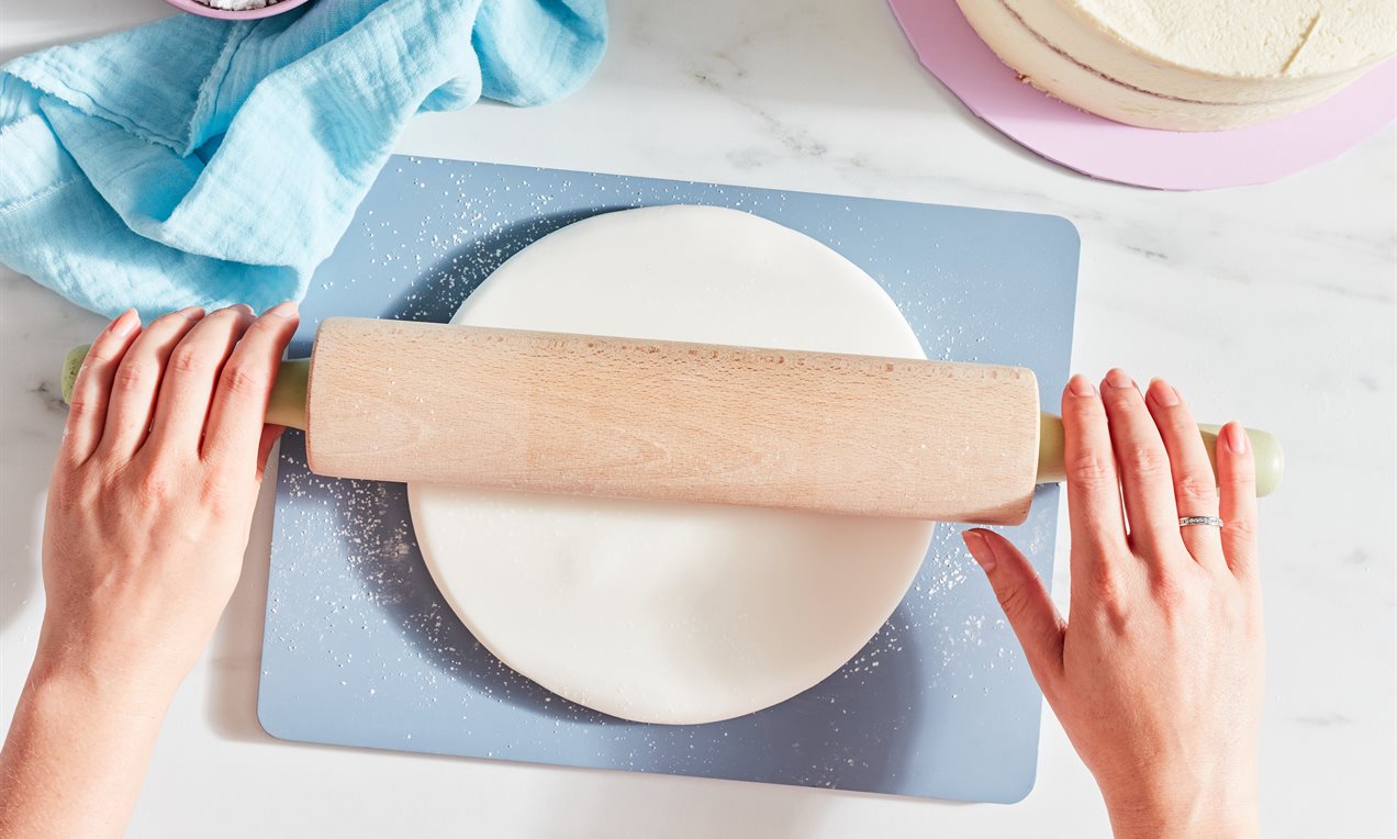 Picture - Rolling out fondant